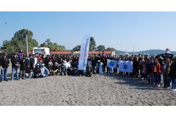 TURMEPA’DAN ALİAĞA’DA KIYI TEMİZLİĞİ