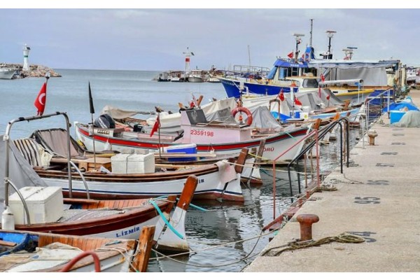 BÜYÜKŞEHİRDEN KÜÇÜK ÖLÇEKLİ BALIKÇILARA DESTEK