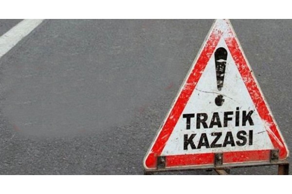 İKİ OTOMOBİL ÇARPIŞTI: 1 ÖLÜ, 2 YARALI