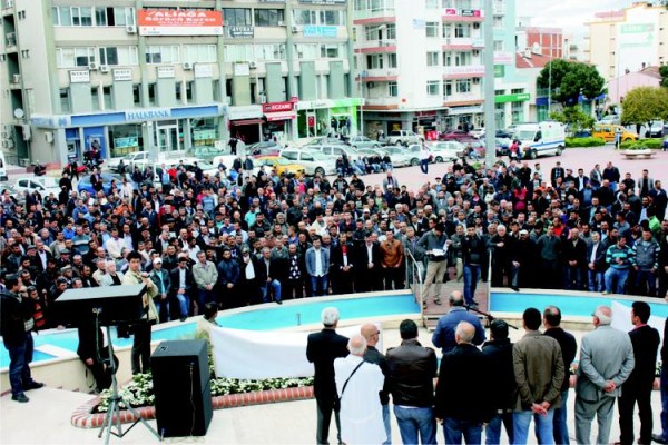 İŞVERENLER DEMOKRASİ MEYDANINA İNDİ