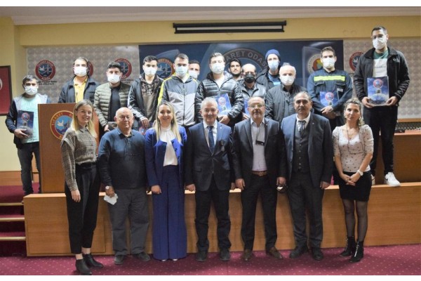 KURSİYERLER BELGELERİNİ TÖRENLE ALDI