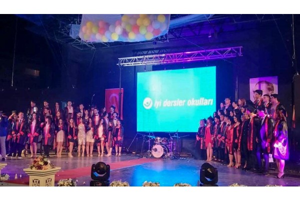 ‘İYİ DERSLER’ İLK MEZUNLARINI VERDİ
