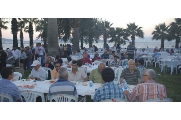 ALİAĞA İFTARDA BULUŞTU