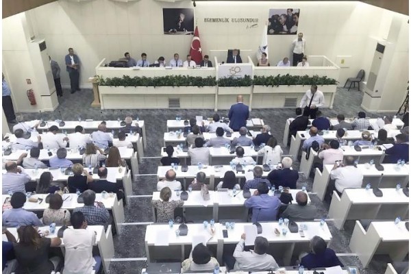 İZMİR'DE SUYA YÜZDE 5 ZAM