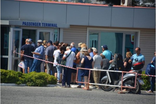 FERİBOT SEFERLERİ TURİZMİ CANLANDIRIYOR