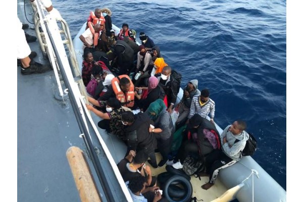 34 DÜZENSİZ GÖÇMEN KURTARILDI