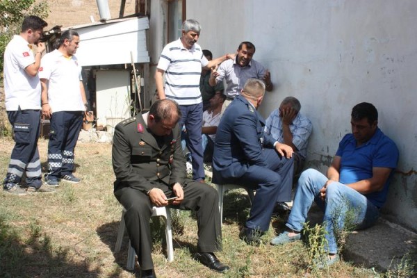 ALİAĞA ŞEHİDİNE AĞLIYOR