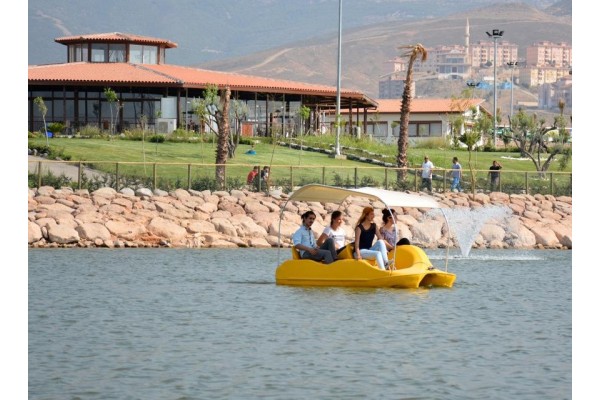 GÖLPARK MENEMEN’DE ZİYARETÇİ REKORU