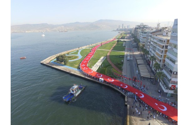 İZMİRLİLERİN ZAFER COŞKUSU