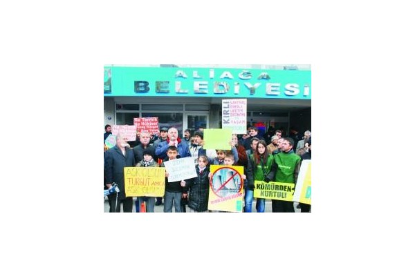 Aliağa Belediyesi'ne siyah çelenk