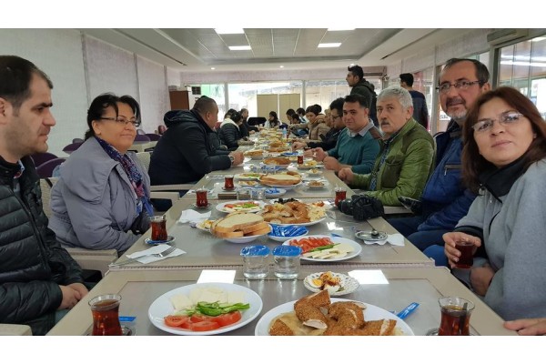 GAZETECİLERE ‘ENGELSİZ KAFE’DE KUTLAMA