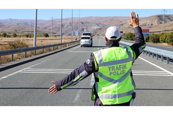25 BİN 690 SÜRÜCÜYE CEZA UYGULANDI