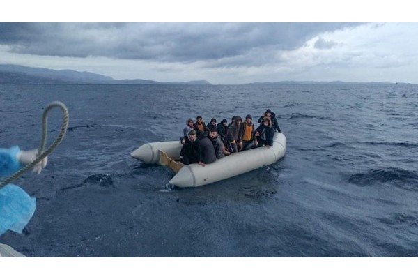 42 DÜZENSİZ GÖÇMEN KURTARILDI
