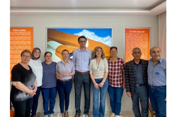 ADD’de yeni üyelere rozet takıldı