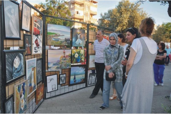 RESSAMLAR FIRÇALARINI KONUŞTURDU