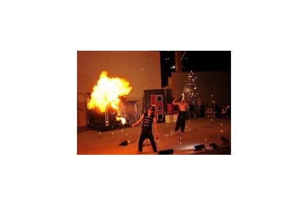 İllüzyonlar Sirki izleyenleri büyüledi