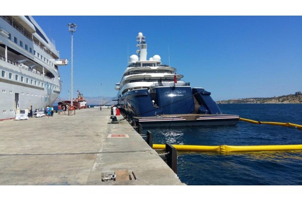 SÜPER YAT ÇEŞME’DE