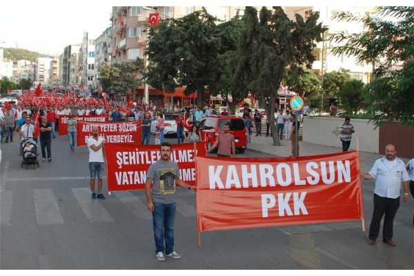 ALİAĞA’DA TERÖRE TEPKİ YÜRÜYÜŞÜ