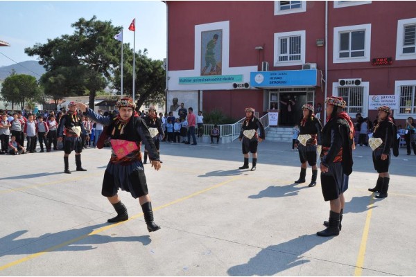 HELVACI ORTAOKULU’NDA MEZUNLAR GÜNÜ