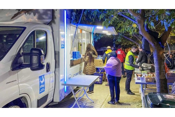 ALİAĞALILAR DEPREMZEDELERİN YARDIMINA KOŞTU