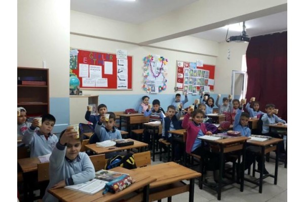 ÖĞRENCİLERE VİTAMİN ŞÖLENİ