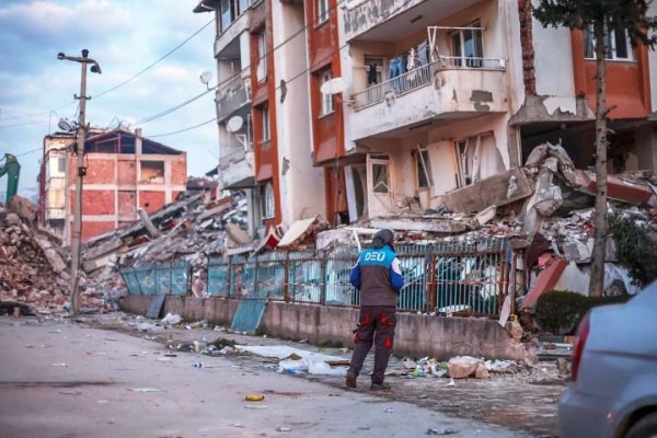 DEÜ afet bölgesinde yapı stokunu inceleyecek