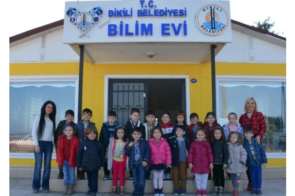DİKİLİ BELEDİYESİ ÇOCUK BİLİM EVİ’NE AKIN VAR