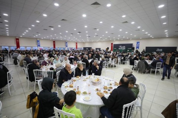 Belediyeden geleneksel iftar yemeği