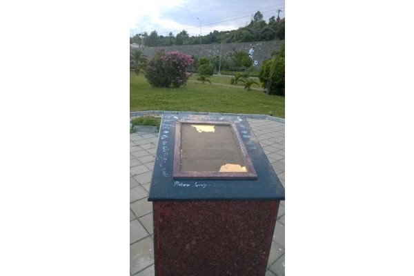 UĞUR MUMCU ANITI DÖKÜLÜYOR