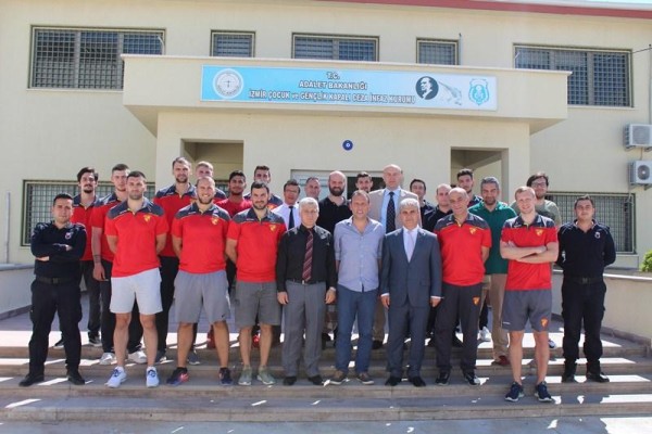 UÇAN ADAMLAR BU SEFER ÇOCUKLA UÇTU