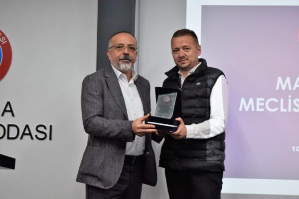 Eski başkanlara teşekkür plaketi