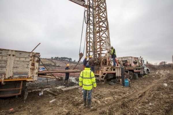 İZSU, GÜZELHİSAR’A KUYU AÇIYOR