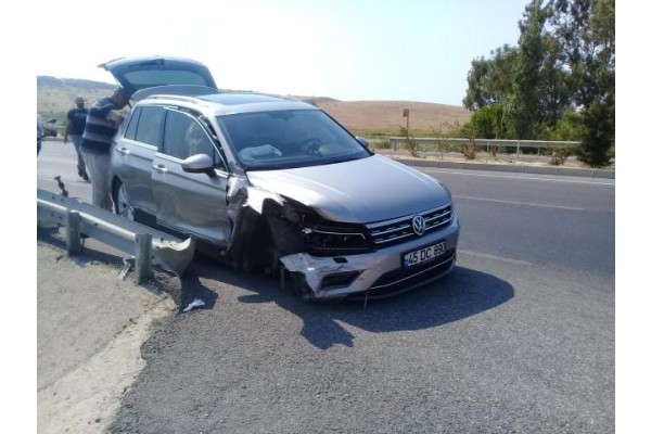 OTOMOBİL BARİYERLERE ÇARPTI: 1 YARALI