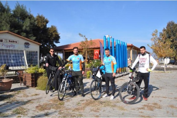 ALİAĞA’NIN ANTİK KENTLERİNİ PEDALLIYORLAR!