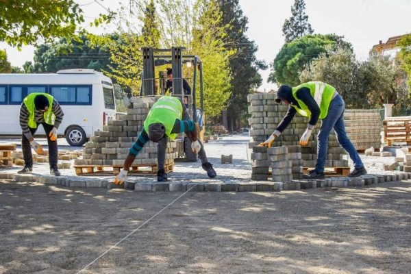 YENİ ŞAKRAN’DA YOLLAR YENİLENİYOR