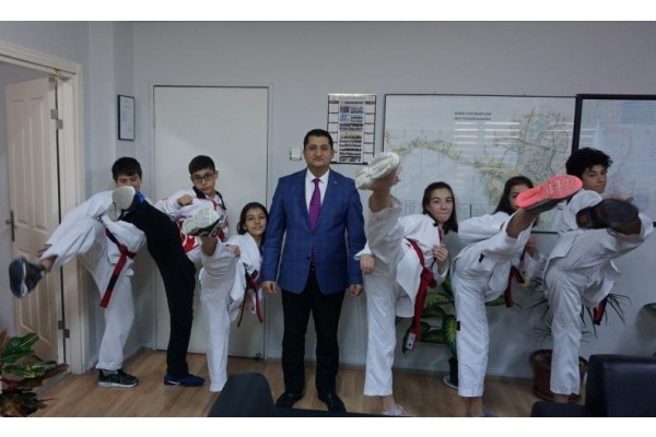 ŞAMPİYONLAR ERDAL BAYHAN’I ZİYARET ETTİ