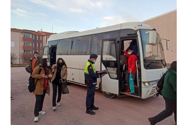 ÖĞRENCİ SERVİSİ DENETİMİNDE 297 SÜRÜCÜYE CEZA