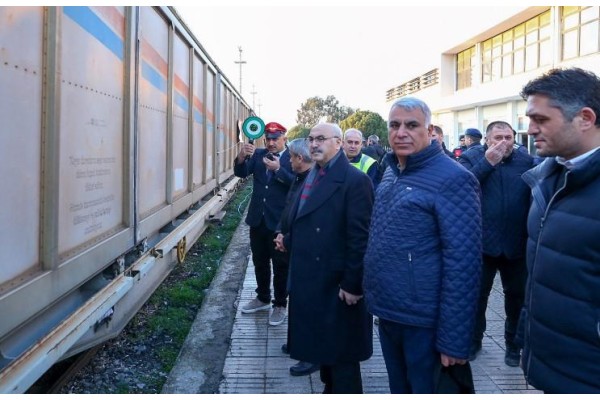 Deprem bölgelerine yardımlar sürüyor