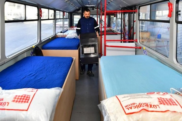 Otobüsler barınma aracına dönüştürüldü