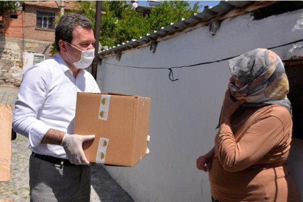 AİLELERE 5 BİN 720 ADET GIDA KOLİSİ