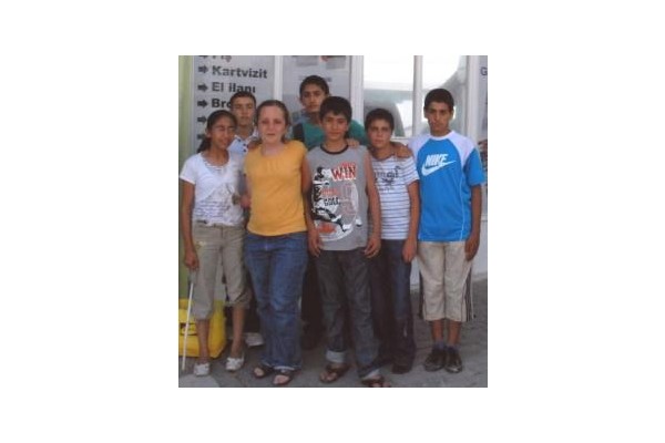 HELVACI İLKÖĞRETİM OKULUNDA SÖYLEŞİ VE TİYATRO GÜNÜ