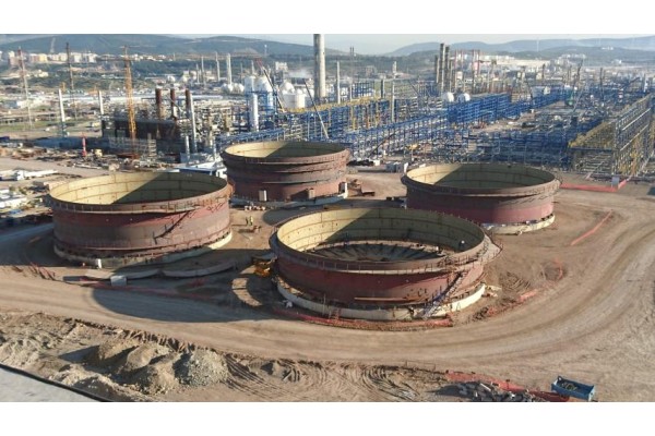 RAFİNERİ İNŞAATINDA YEMEK ZEHİRLENMESİ