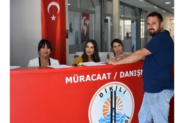 DİKİLİ’DE “KIRMIZI MASA” DEVRİMİ