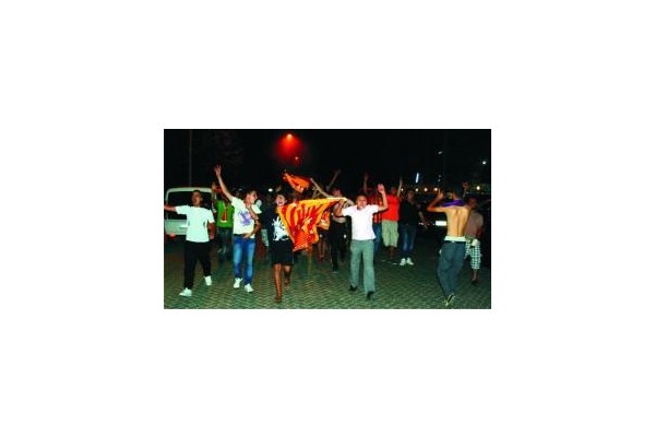 ALİAĞA'DA SÜPER KUPA ÇOŞKUSU