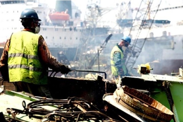 GEMİ SÖKÜM'DE İŞ KAZASI: 2 İŞÇİ YAŞAMINI YİTİRDİ