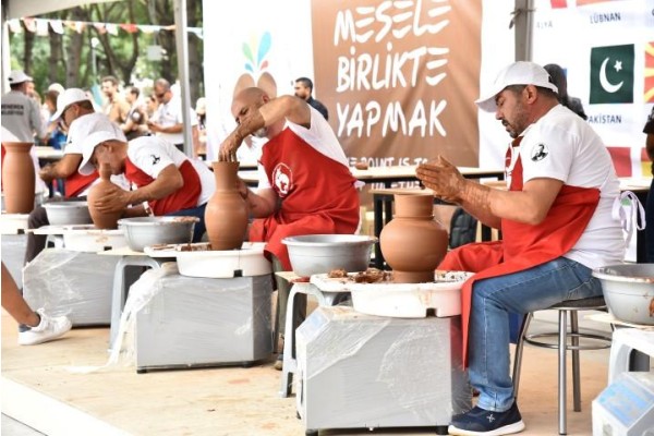 Menemen’in çömlekleri görücüye çıkıyor