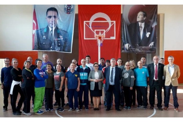 ÖĞRETMENLER ARASI VOLEYBOL TURNUVASI BAŞLADI