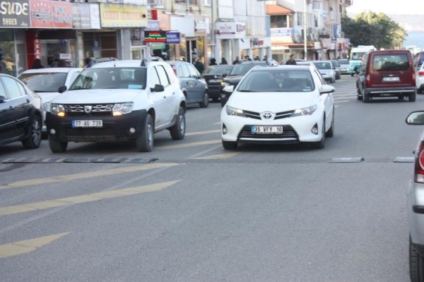 HIZ KESİCİLER KAZAYA DAVETİYE ÇIKARIYOR