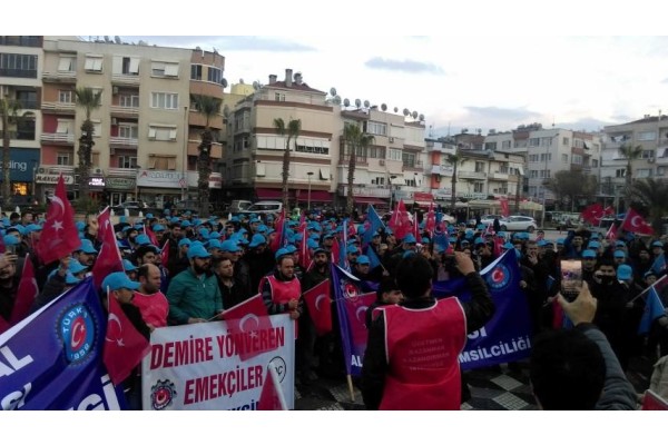 DEMİR-ÇELİK İŞÇİLERİ MESS’İ PROTESTO ETTİ