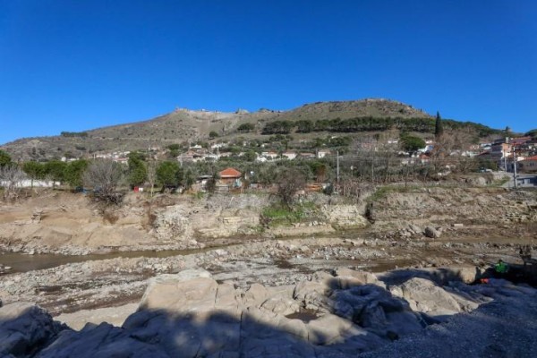 BERGAMA ANTİK KENTİ'NDE YENİ SUR DUVARLARI KEŞFEDİLDİ